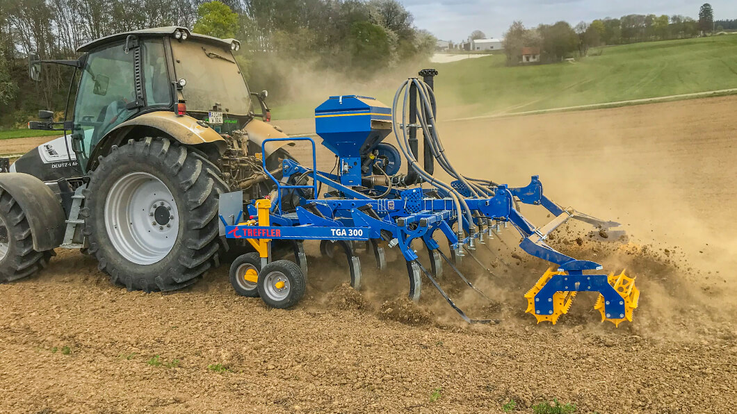 treffler-agrartechnik-praezisions-3-punkt-grubber-300-doppel-kruemmlerwalze