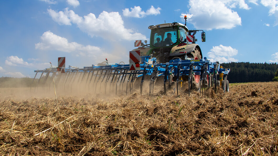 treffler-agrartechnik-praezisions-3-punkt-grubber-560-stoppelbearbeitung-heckansicht