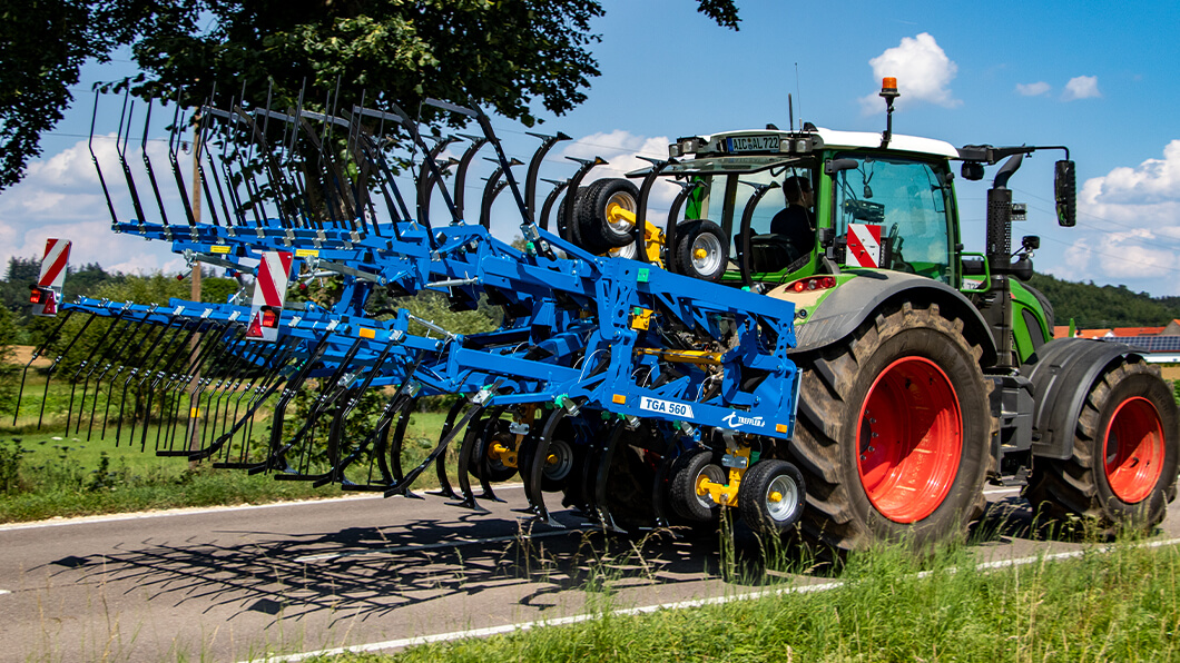 treffler-agrartechnik-praezisions-3-punkt-grubber-560-strassenbetrieb