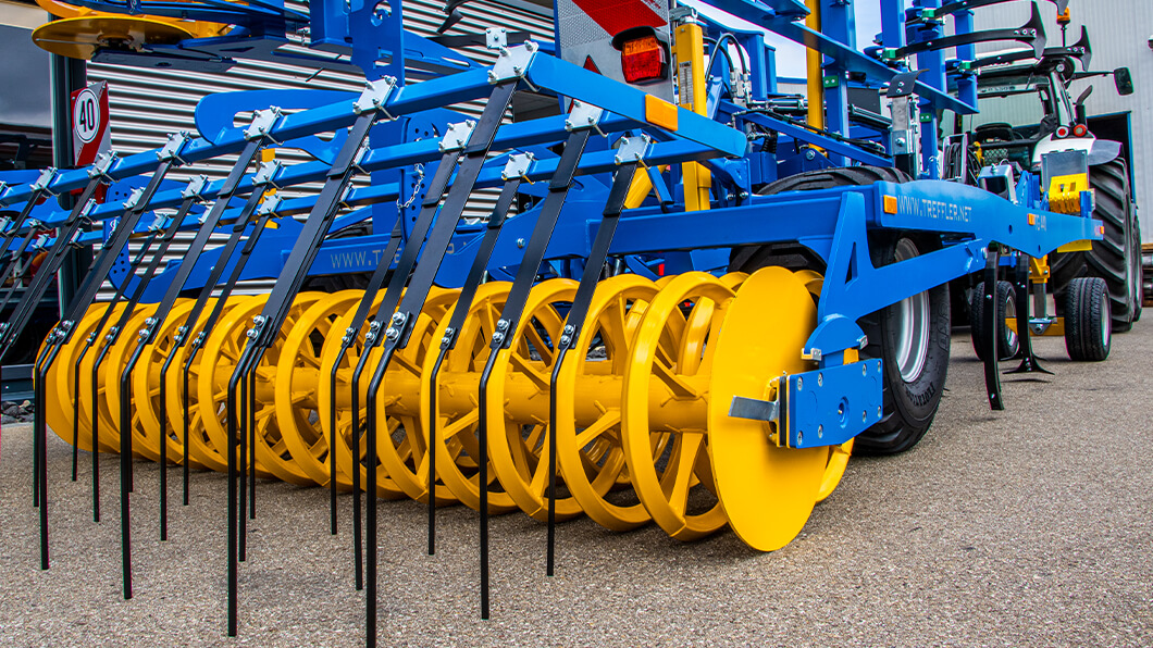treffler-agrartechnik-praezisions-grubber-440-dachprofil-walze