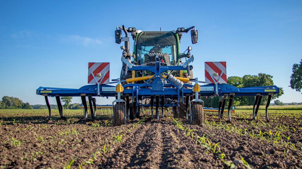 treffler-praezisions-hackgeraet-im-frontanbau